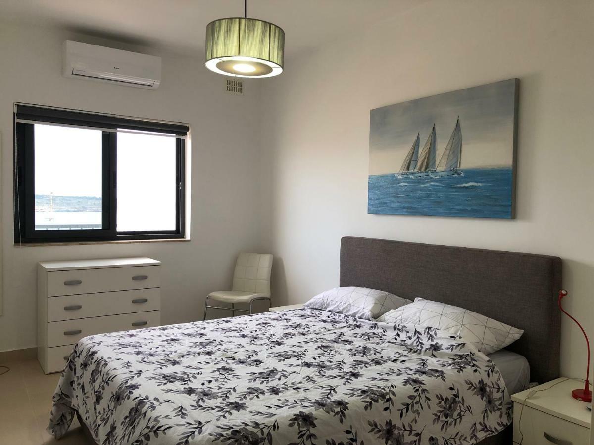 Modern With Sea View Apartment *