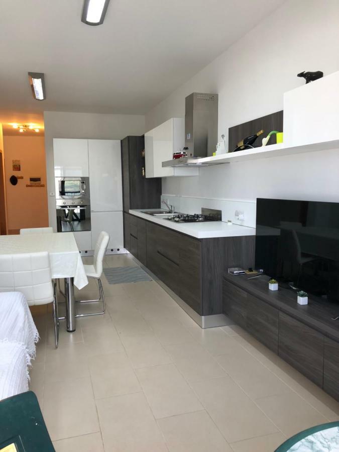 Modern With Sea View Apartment *